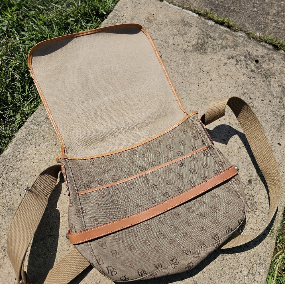 Dooney & Bourke Cabriolet Monogram tan canvas leather flap messenger crossbody - Picture 7 of 15